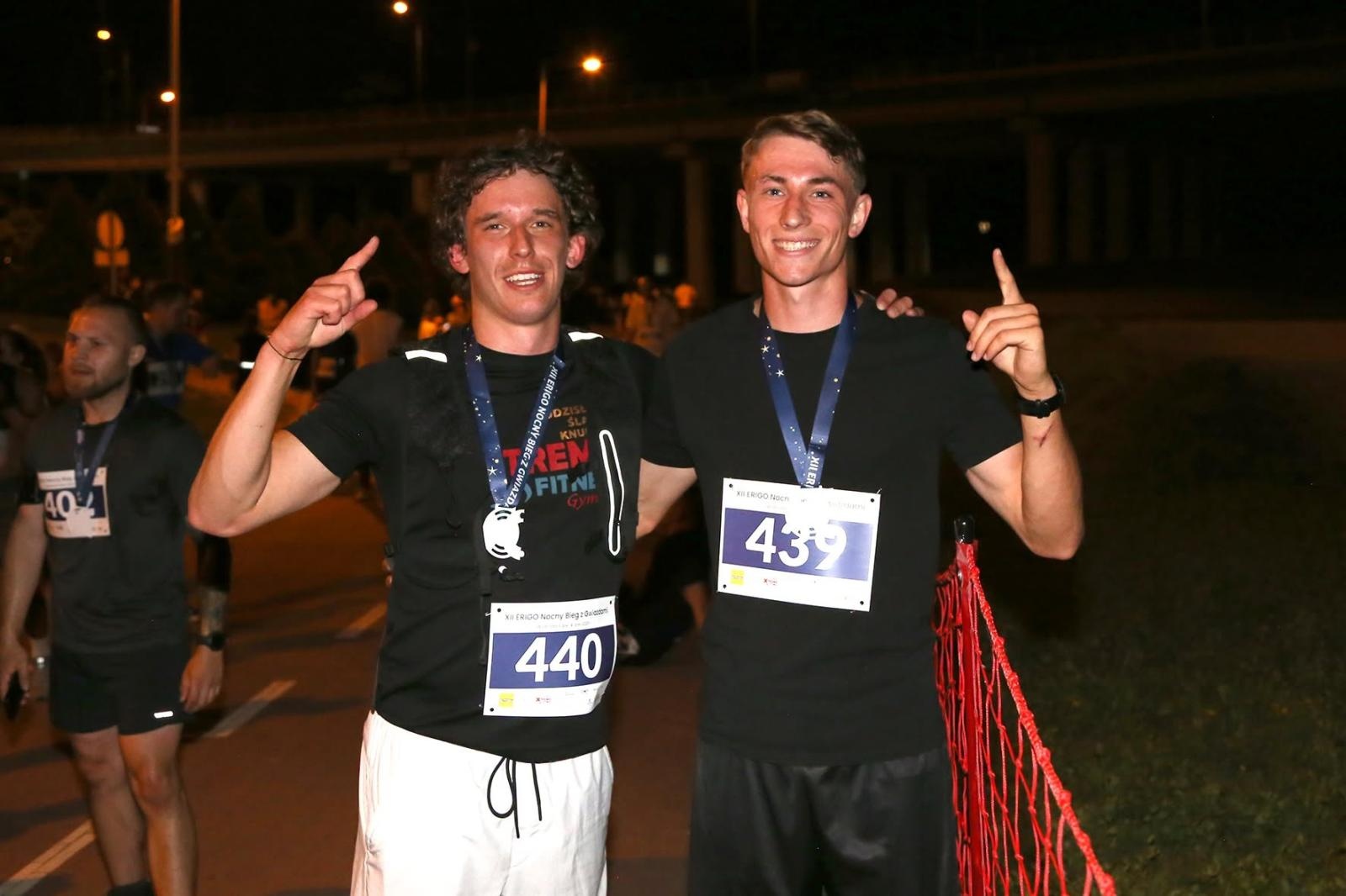 Zdjęcie w galerii na portalu naszwodzislaw.com: Noc pełna emocji i sportowej rywalizacji. XII ERIGO Nocny Bieg z Gwiazdami przeszedł do historii [FOTO] wiadomości z regionu