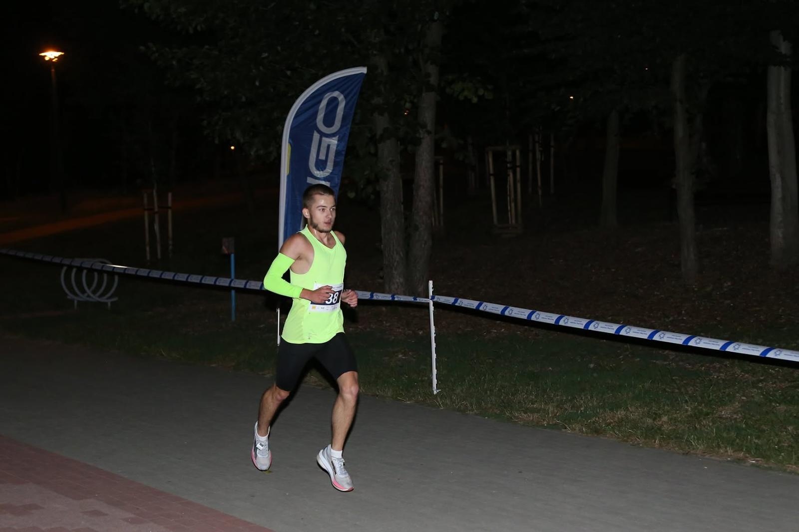 Zdjęcie w galerii na portalu naszwodzislaw.com: Noc pełna emocji i sportowej rywalizacji. XII ERIGO Nocny Bieg z Gwiazdami przeszedł do historii [FOTO] wiadomości z regionu