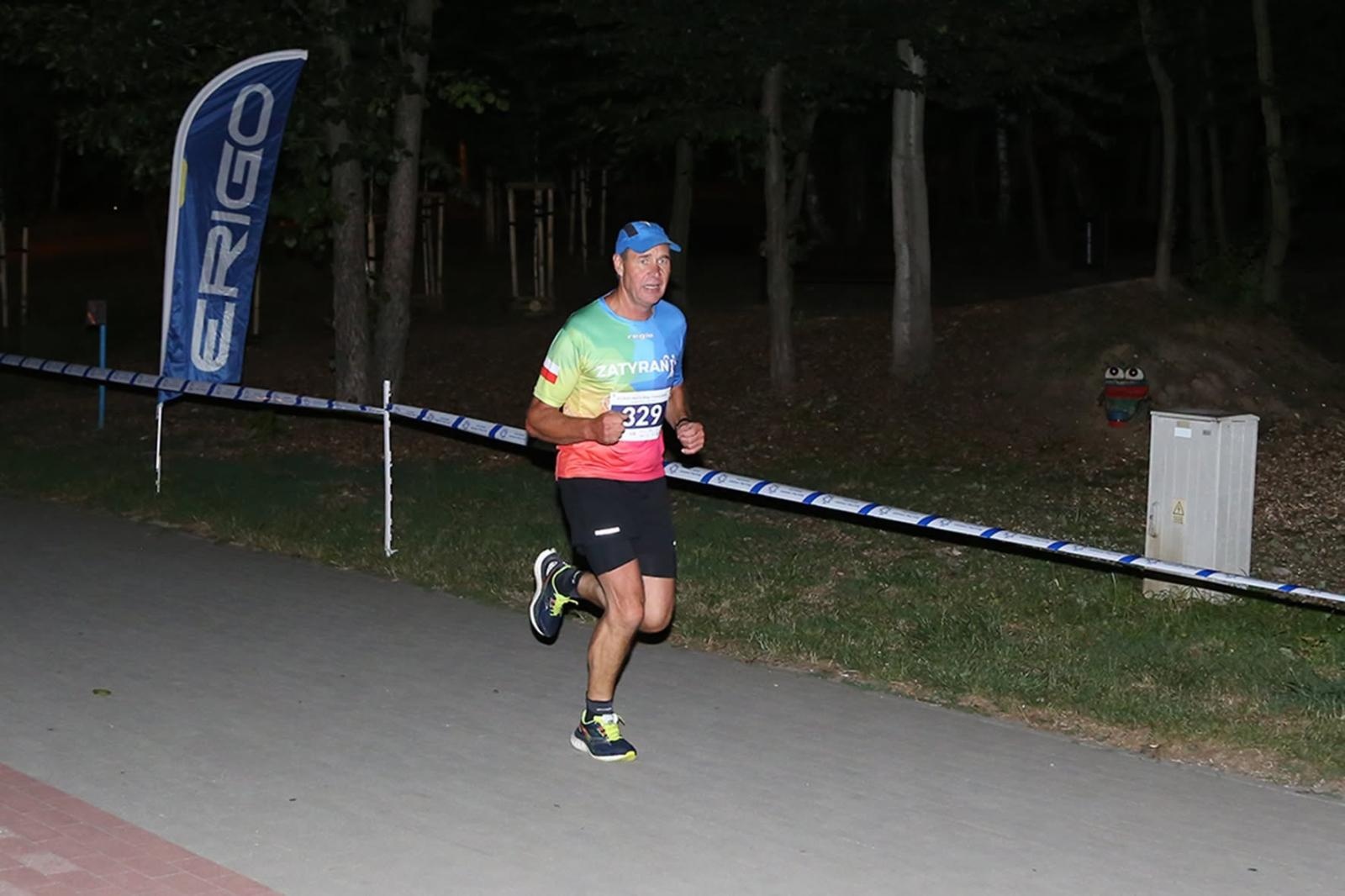 Zdjęcie w galerii na portalu naszwodzislaw.com: Noc pełna emocji i sportowej rywalizacji. XII ERIGO Nocny Bieg z Gwiazdami przeszedł do historii [FOTO] wiadomości z regionu