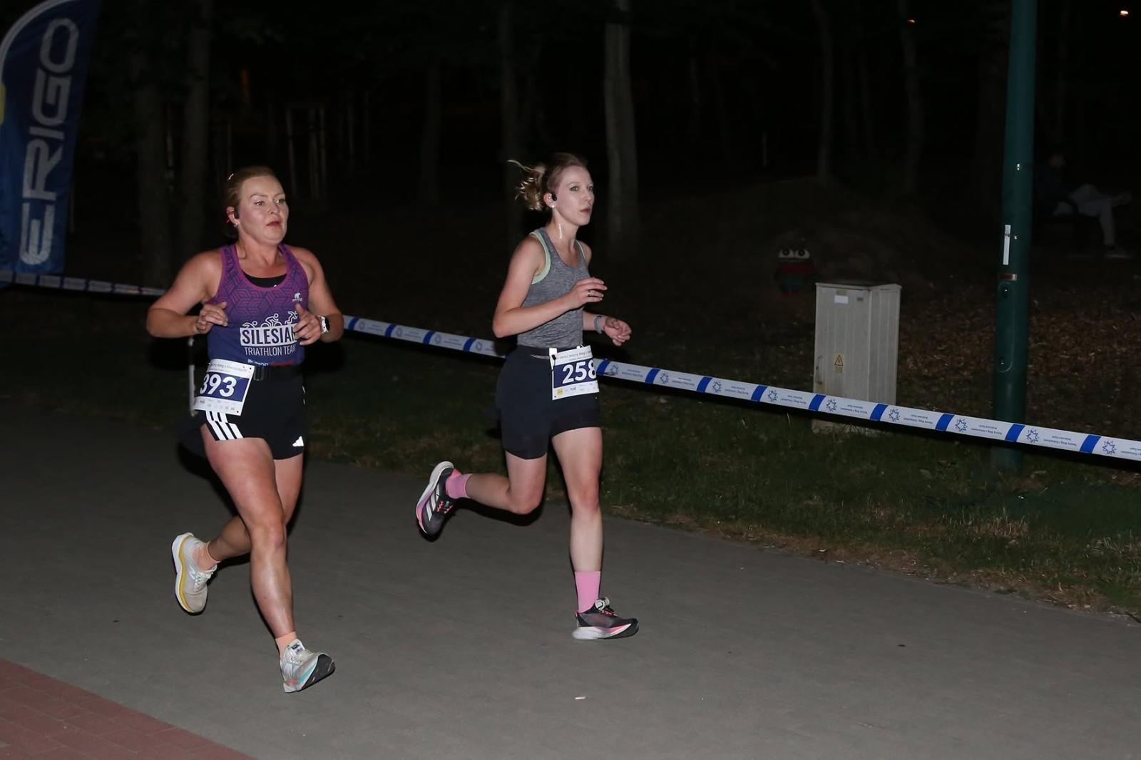 Zdjęcie w galerii na portalu naszwodzislaw.com: Noc pełna emocji i sportowej rywalizacji. XII ERIGO Nocny Bieg z Gwiazdami przeszedł do historii [FOTO] wiadomości z regionu