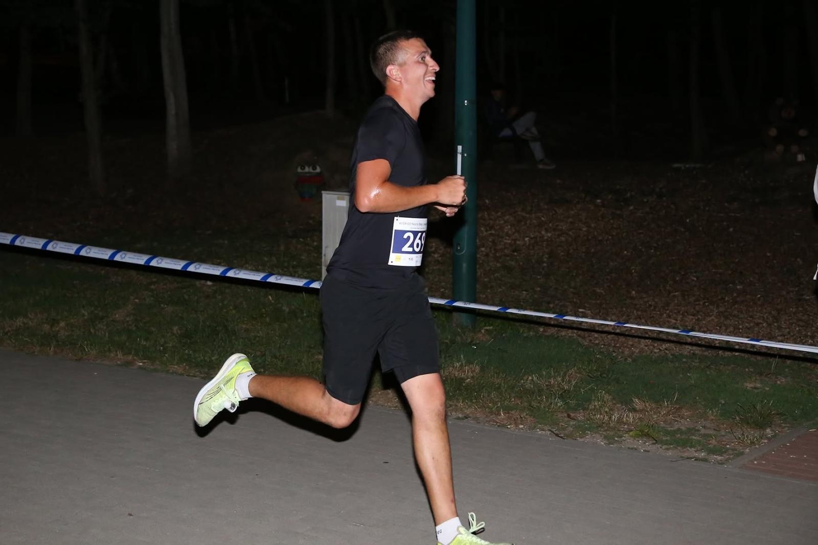Zdjęcie w galerii na portalu naszwodzislaw.com: Noc pełna emocji i sportowej rywalizacji. XII ERIGO Nocny Bieg z Gwiazdami przeszedł do historii [FOTO] wiadomości z regionu