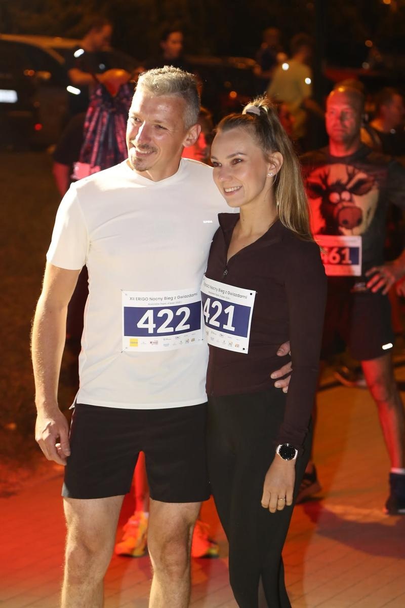 Zdjęcie w galerii na portalu naszwodzislaw.com: Noc pełna emocji i sportowej rywalizacji. XII ERIGO Nocny Bieg z Gwiazdami przeszedł do historii [FOTO] wiadomości z regionu