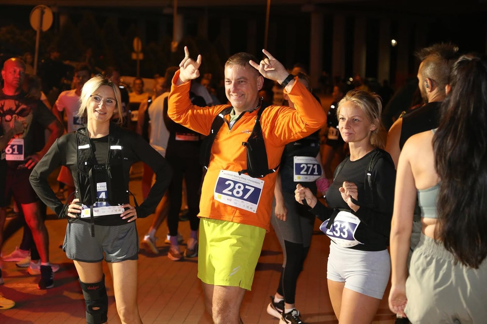 Zdjęcie w galerii na portalu naszwodzislaw.com: Noc pełna emocji i sportowej rywalizacji. XII ERIGO Nocny Bieg z Gwiazdami przeszedł do historii [FOTO] wiadomości z regionu