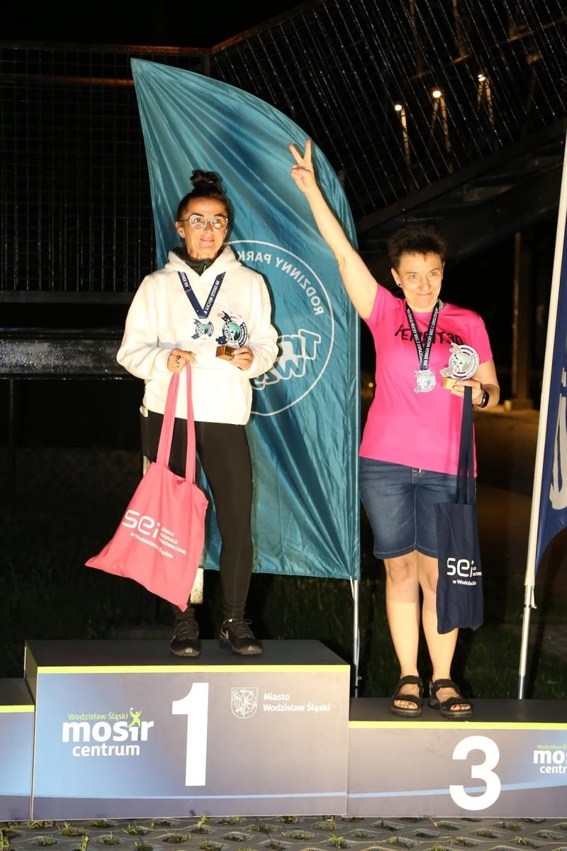 Zdjęcie w galerii na portalu naszwodzislaw.com: Noc pełna emocji i sportowej rywalizacji. XII ERIGO Nocny Bieg z Gwiazdami przeszedł do historii [FOTO] wiadomości z regionu