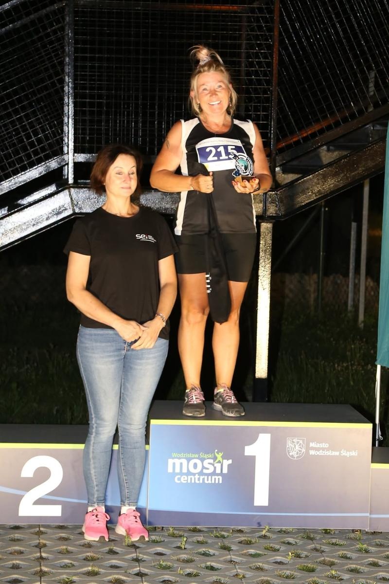 Zdjęcie w galerii na portalu naszwodzislaw.com: Noc pełna emocji i sportowej rywalizacji. XII ERIGO Nocny Bieg z Gwiazdami przeszedł do historii [FOTO] wiadomości z regionu
