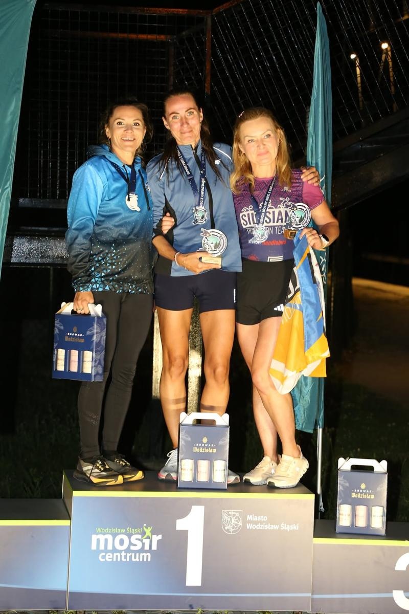 Zdjęcie w galerii na portalu naszwodzislaw.com: Noc pełna emocji i sportowej rywalizacji. XII ERIGO Nocny Bieg z Gwiazdami przeszedł do historii [FOTO] wiadomości z regionu