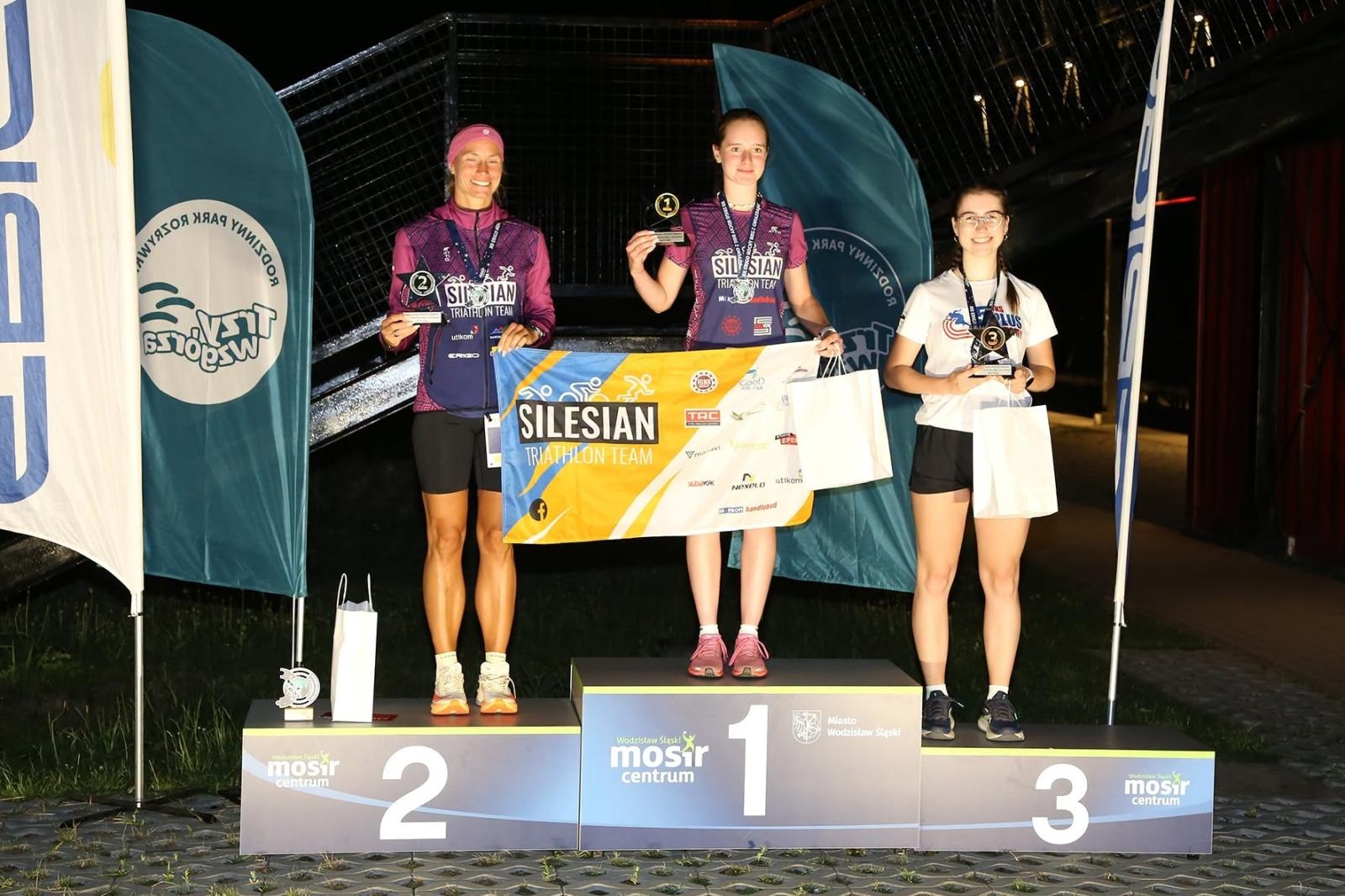 Zdjęcie w galerii na portalu naszwodzislaw.com: Noc pełna emocji i sportowej rywalizacji. XII ERIGO Nocny Bieg z Gwiazdami przeszedł do historii [FOTO] wiadomości z regionu
