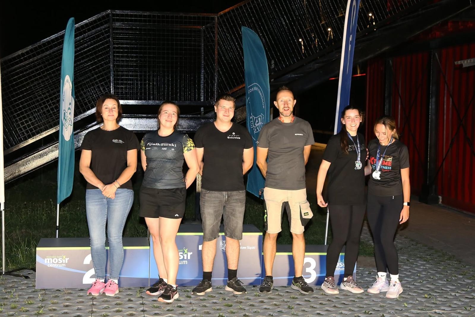 Zdjęcie w galerii na portalu naszwodzislaw.com: Noc pełna emocji i sportowej rywalizacji. XII ERIGO Nocny Bieg z Gwiazdami przeszedł do historii [FOTO] wiadomości z regionu