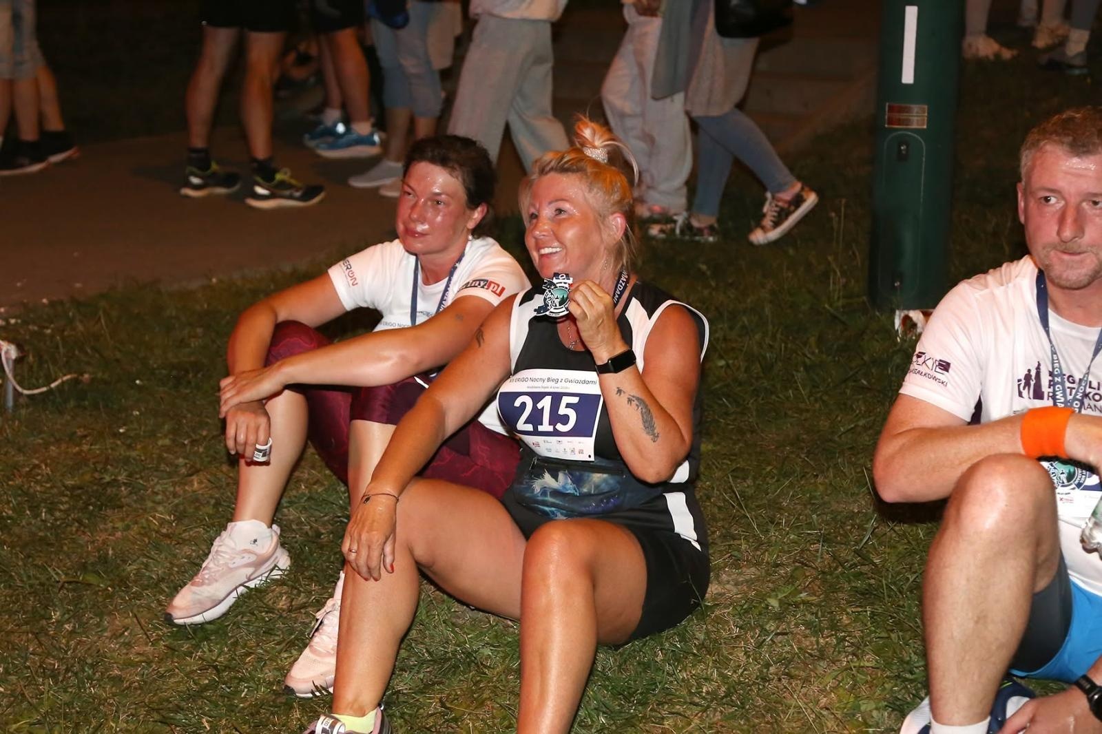 Zdjęcie w galerii na portalu naszwodzislaw.com: Noc pełna emocji i sportowej rywalizacji. XII ERIGO Nocny Bieg z Gwiazdami przeszedł do historii [FOTO] wiadomości z regionu