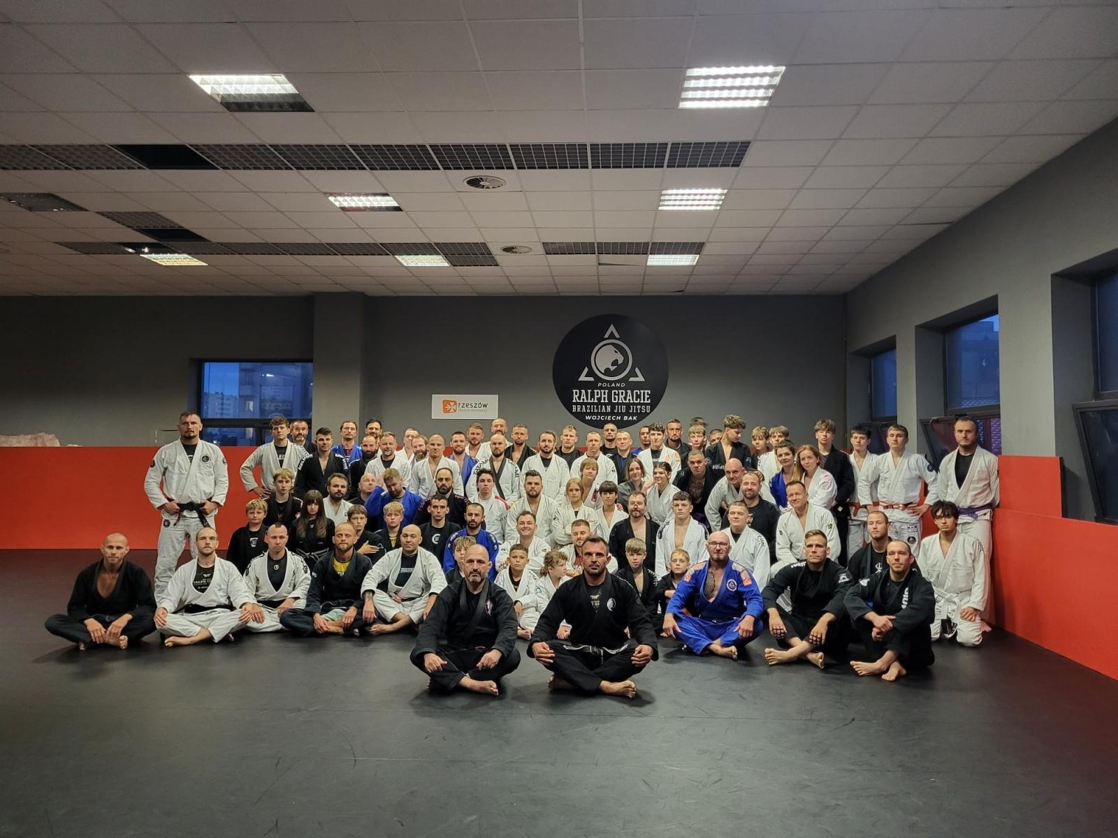 Zdjęcie w galerii na portalu naszwodzislaw.com: Historyczny trening dla KS Stein Academy. Zawodnicy trenowali z legendą rodu Gracie wiadomości z regionu