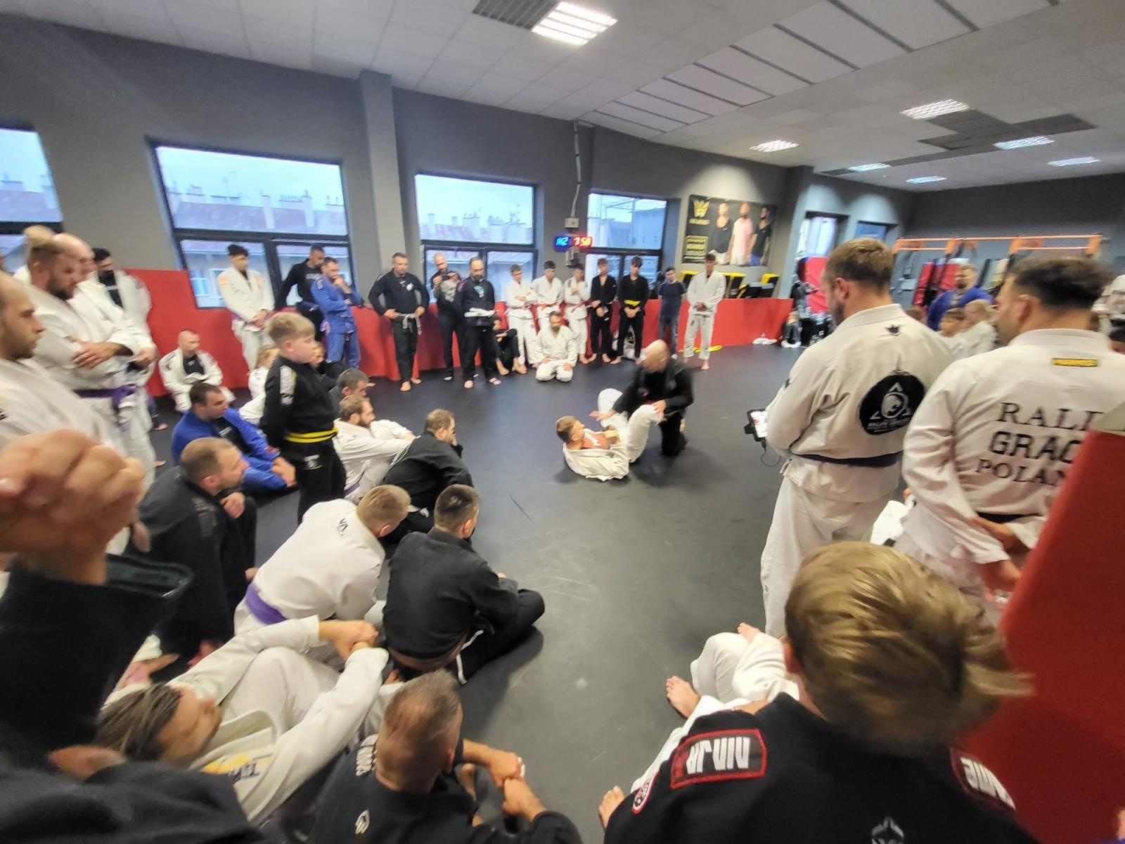 Zdjęcie w galerii na portalu naszwodzislaw.com: Historyczny trening dla KS Stein Academy. Zawodnicy trenowali z legendą rodu Gracie wiadomości z regionu