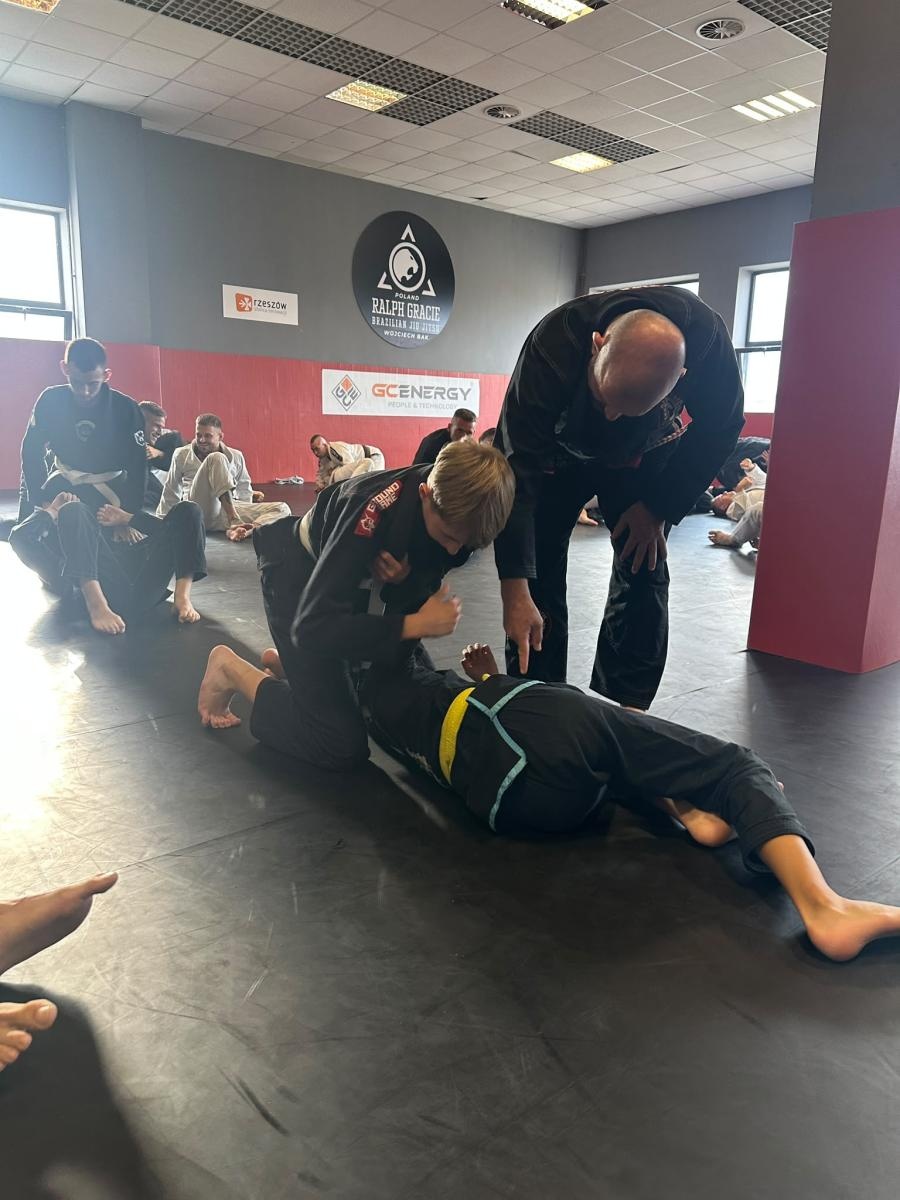 Zdjęcie w galerii na portalu naszwodzislaw.com: Historyczny trening dla KS Stein Academy. Zawodnicy trenowali z legendą rodu Gracie wiadomości z regionu