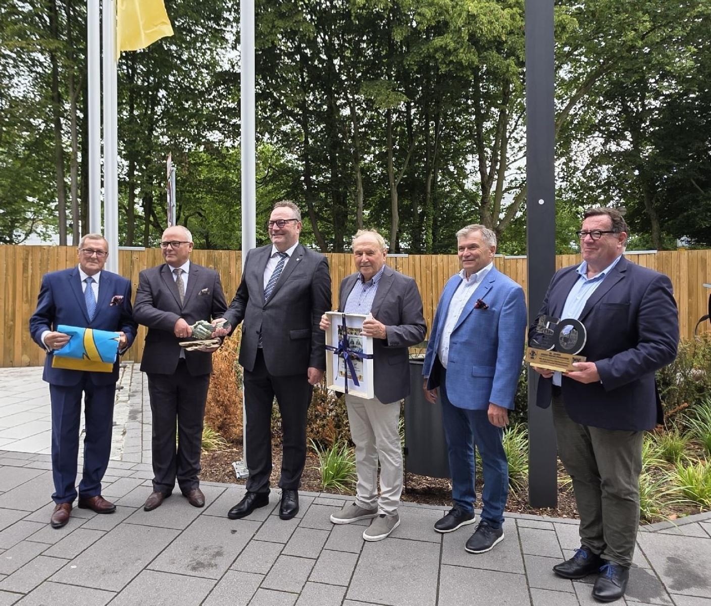 Zdjęcie w galerii na portalu naszwodzislaw.com: 25 lat partnerstwa i nowy rozdział współpracy. Powiat Wodzisławski podpisał ważną umowę w Niemczech wiadomości z regionu