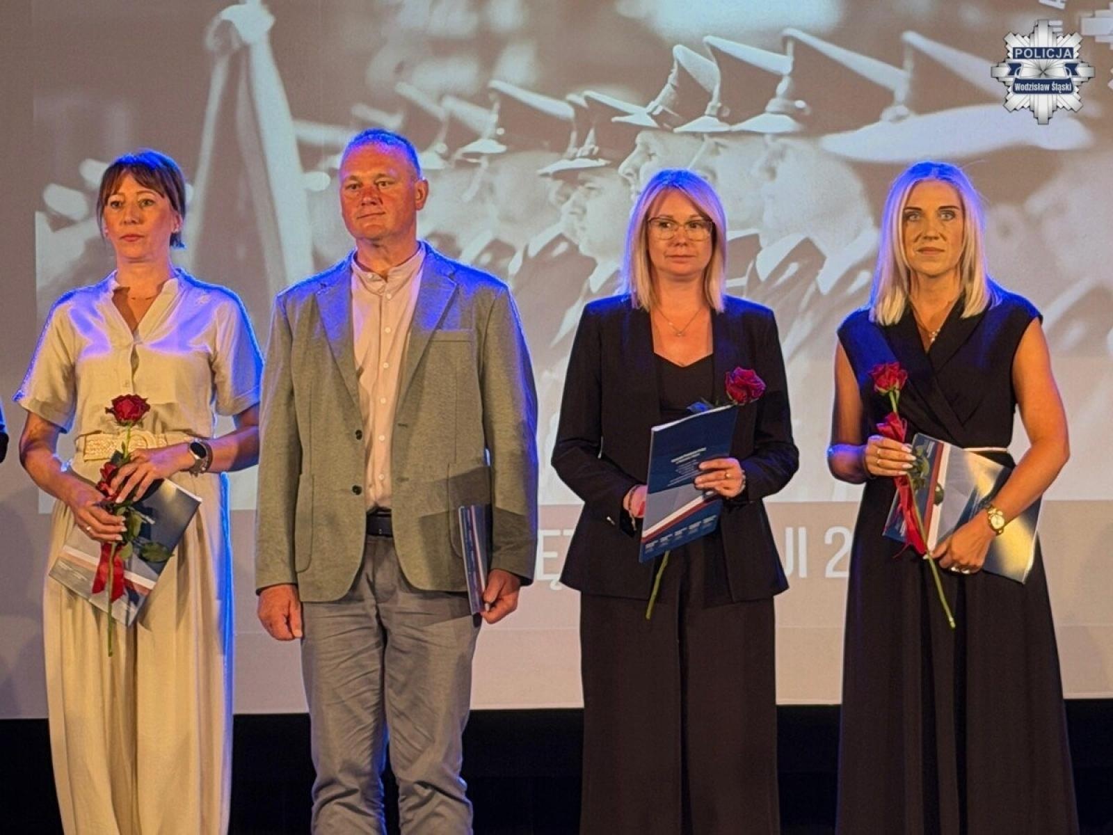 Zdjęcie w galerii na portalu naszwodzislaw.com: 74 awanse i wyjątkowe wyróżnienia. W Wodzisławiu uhonorowano policjantów wiadomości z regionu
