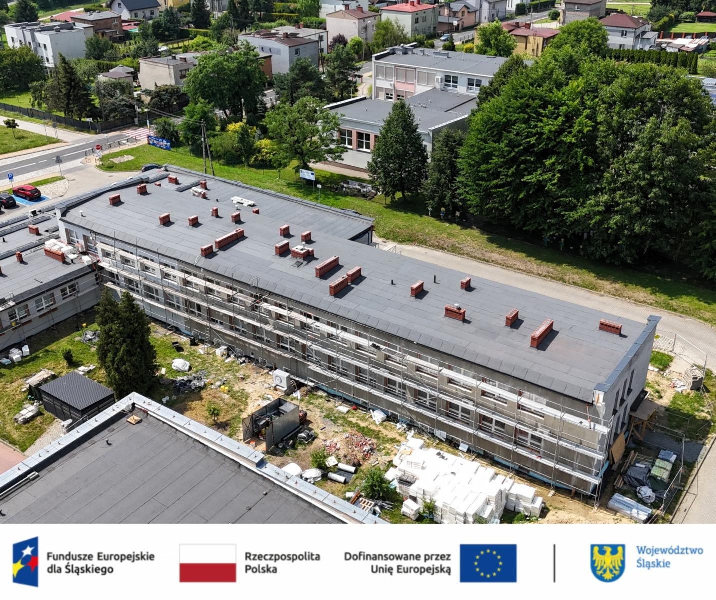Zdjęcie w galerii na portalu naszwodzislaw.com: Ośrodek Zdrowia w Rydułtowach przechodzi wielką metamorfozę. Budynek zyska nowy wygląd i będzie tańszy w utrzymaniu wiadomości z regionu