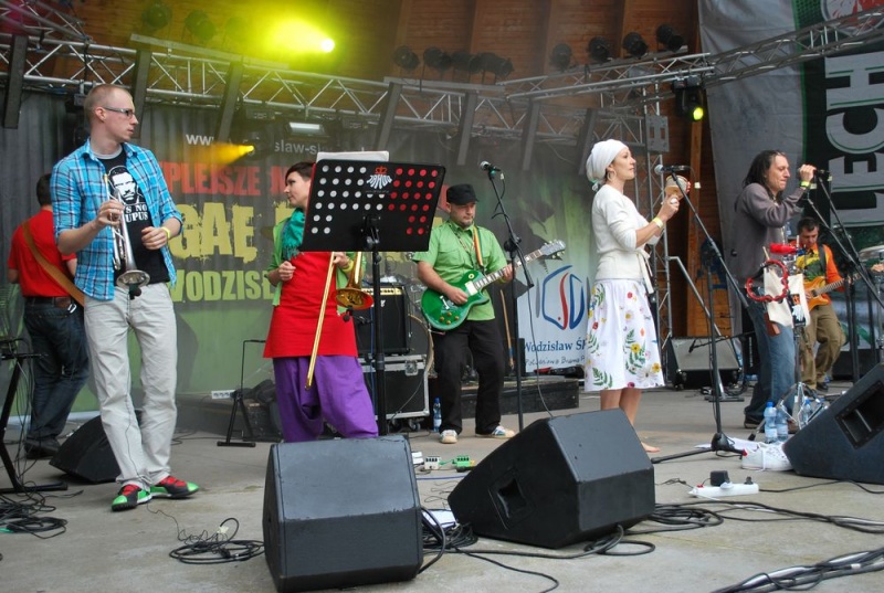 Zdjęcie w galerii na portalu naszwodzislaw.com: Ochy i achy nad festiwalem wiadomości z regionu