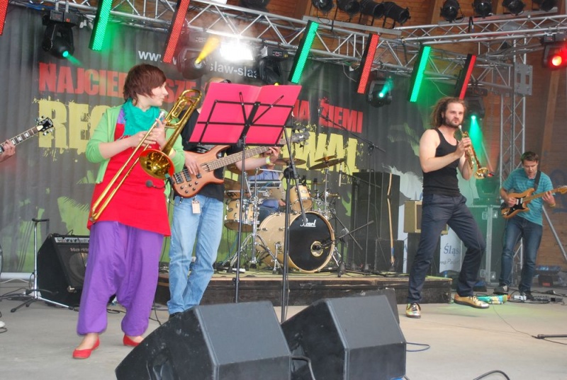 Zdjęcie w galerii na portalu naszwodzislaw.com: Ochy i achy nad festiwalem wiadomości z regionu