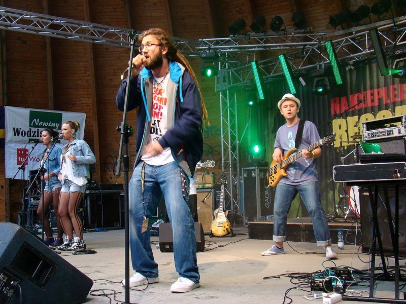 Zdjęcie w galerii na portalu naszwodzislaw.com: Ochy i achy nad festiwalem wiadomości z regionu