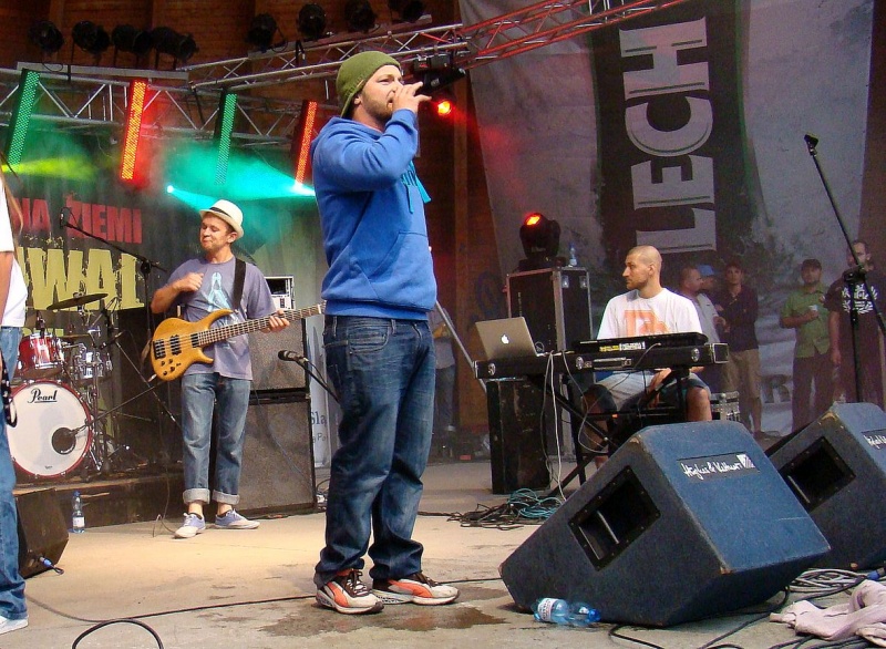 Zdjęcie w galerii na portalu naszwodzislaw.com: Ochy i achy nad festiwalem wiadomości z regionu