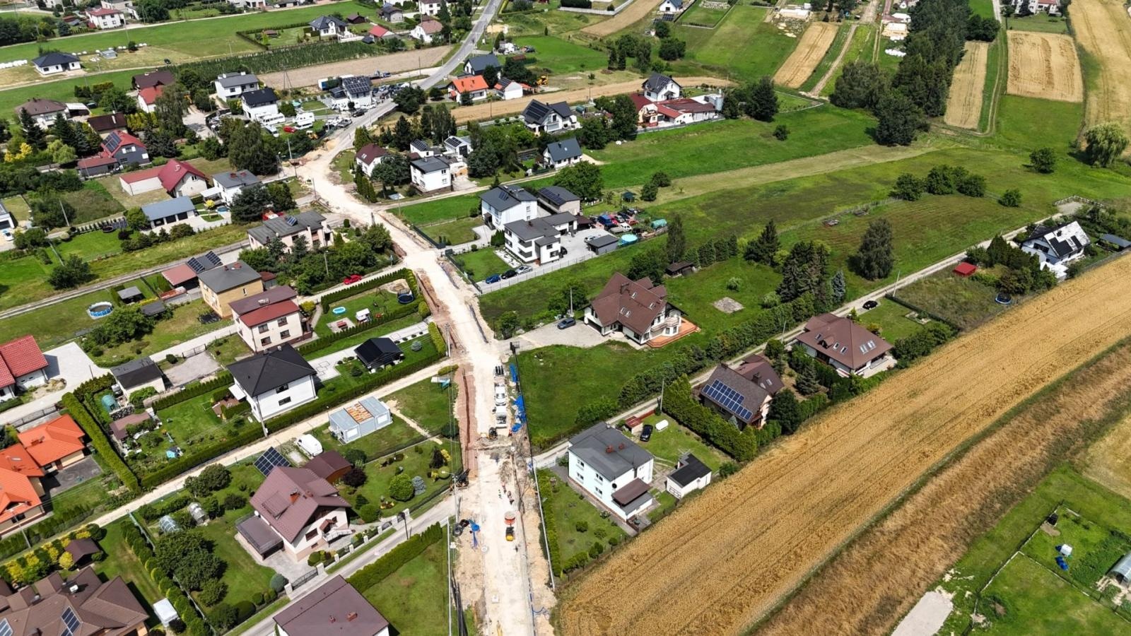 Zdjęcie w galerii na portalu naszwodzislaw.com: Trwa przebudowa ul. Głożyńskiej w Radlinie. To kolejny etap ważnej inwestycji drogowej wiadomości z regionu