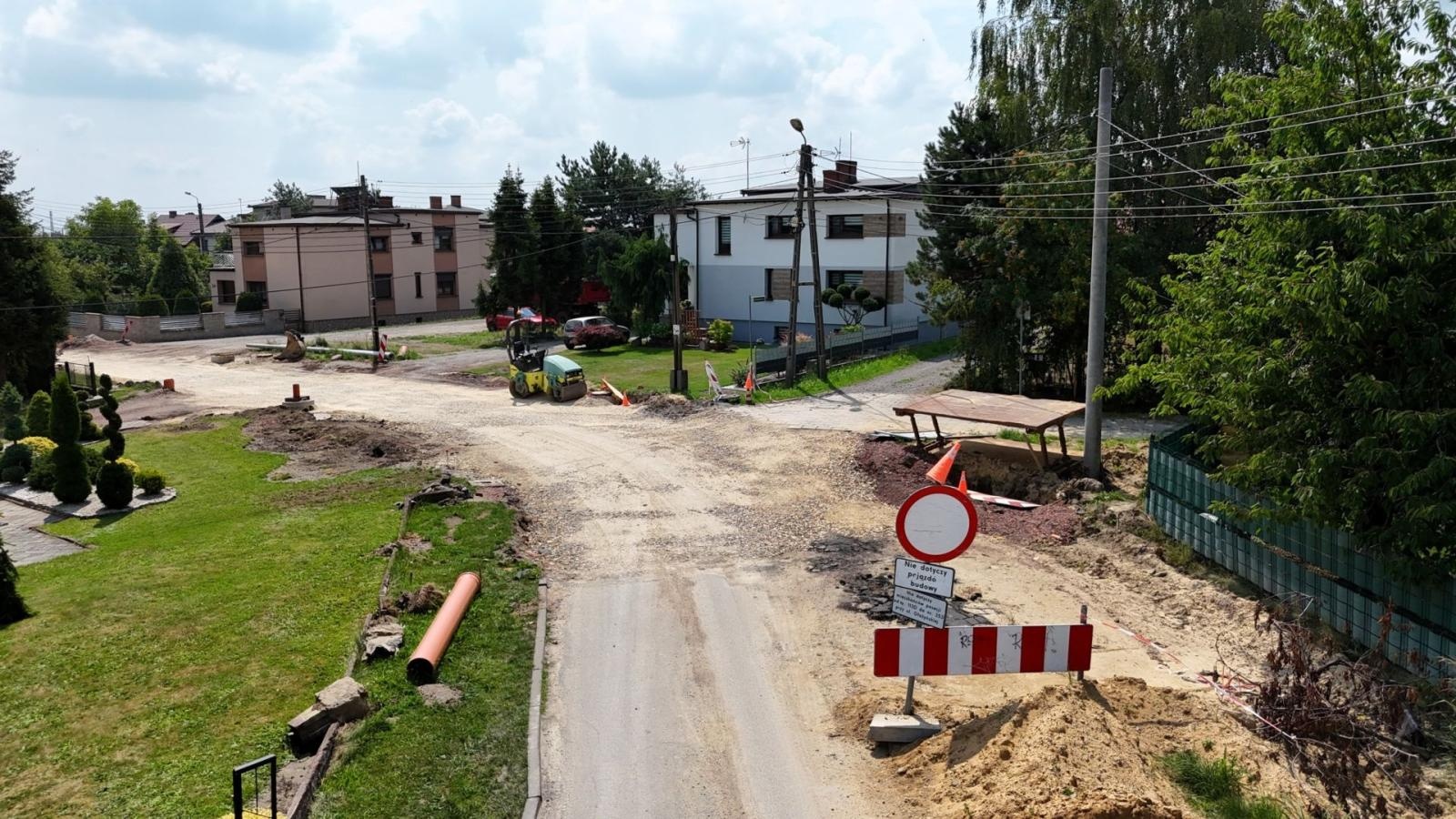 Zdjęcie w galerii na portalu naszwodzislaw.com: Trwa przebudowa ul. Głożyńskiej w Radlinie. To kolejny etap ważnej inwestycji drogowej wiadomości z regionu