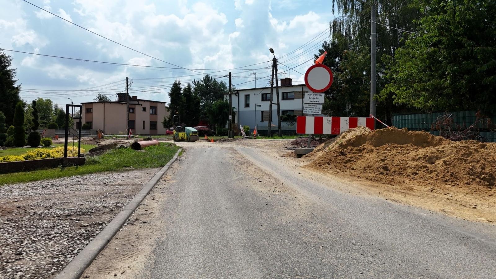 Zdjęcie w galerii na portalu naszwodzislaw.com: Trwa przebudowa ul. Głożyńskiej w Radlinie. To kolejny etap ważnej inwestycji drogowej wiadomości z regionu