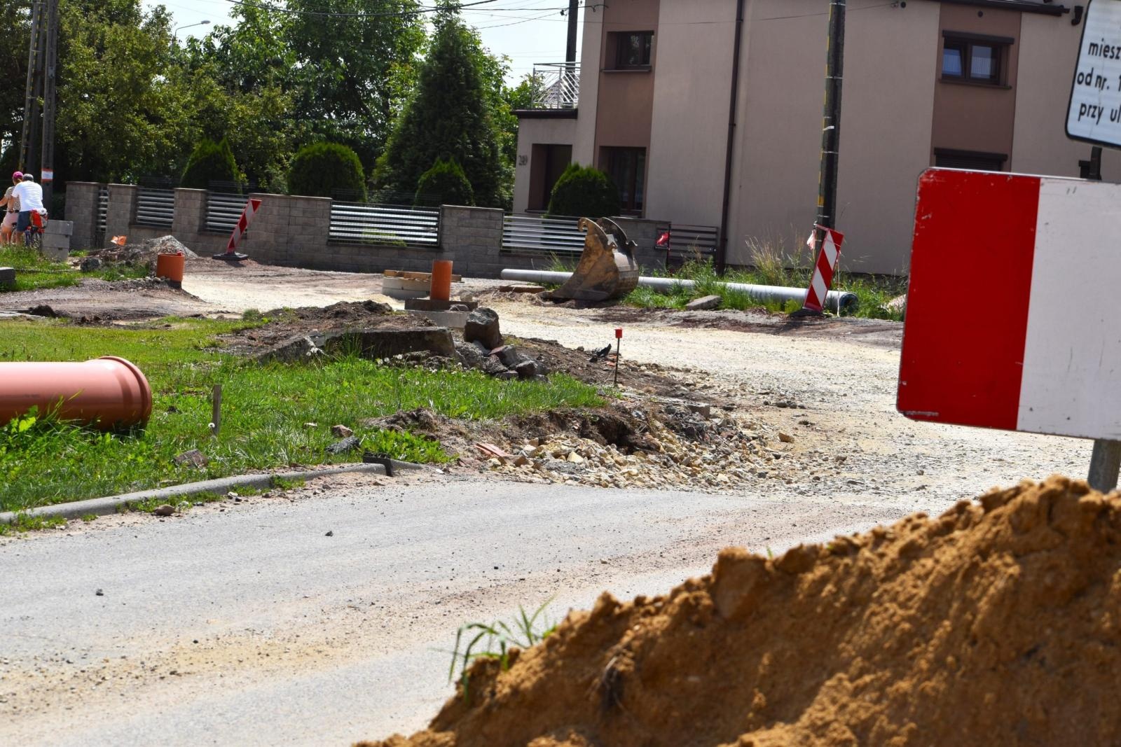 Zdjęcie w galerii na portalu naszwodzislaw.com: Trwa przebudowa ul. Głożyńskiej w Radlinie. To kolejny etap ważnej inwestycji drogowej wiadomości z regionu