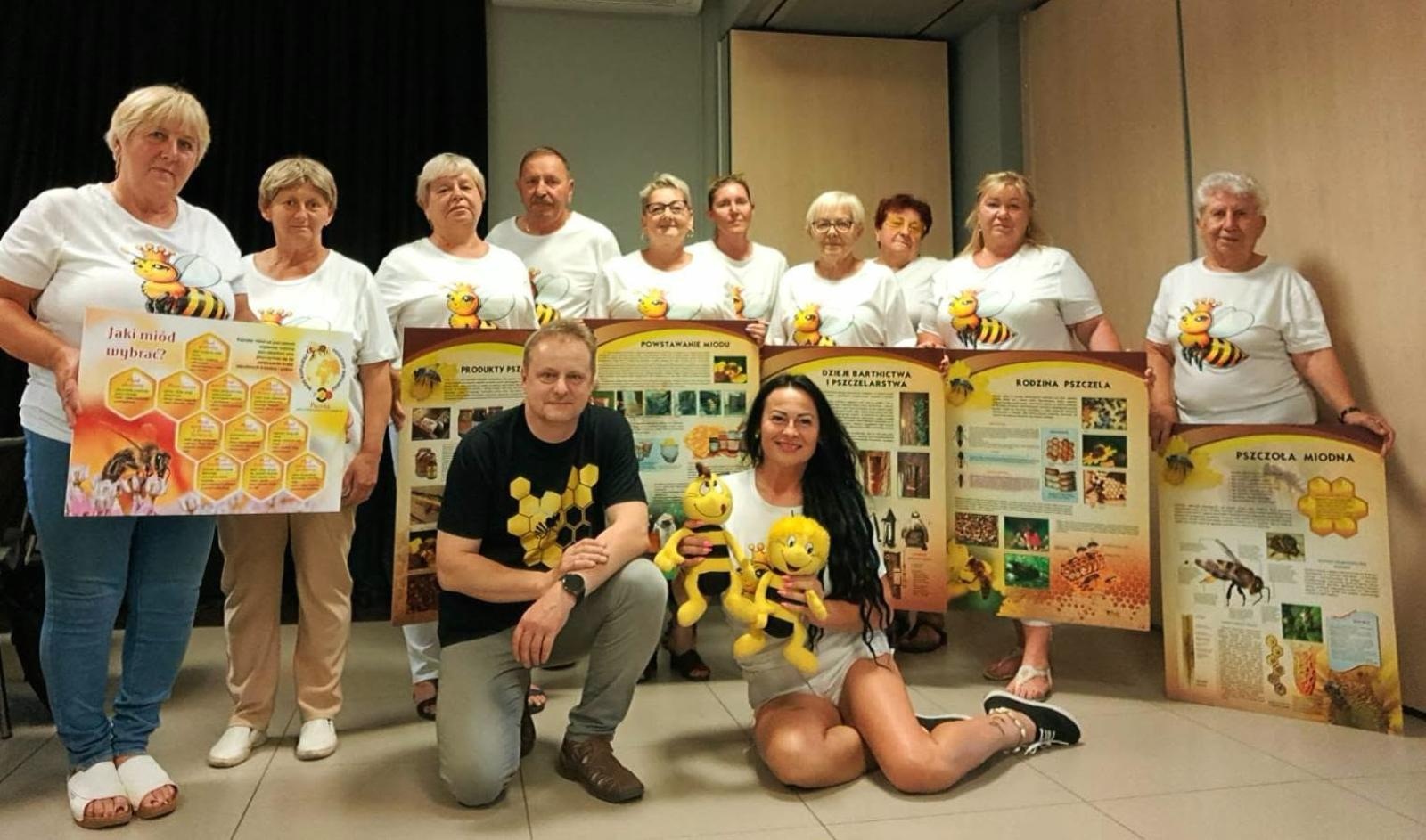 Zdjęcie w galerii na portalu naszwodzislaw.com: W Bukowie powstawały świece z naturalnego wosku pszczelego. Wyjątkowe warsztaty za nami wiadomości z regionu