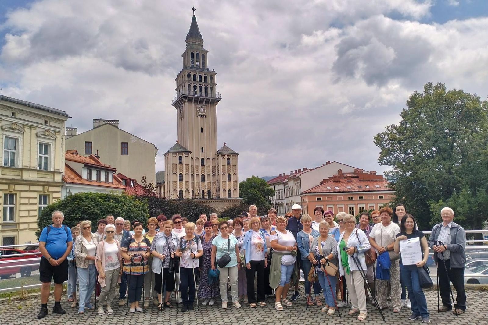 Zdjęcie w galerii na portalu naszwodzislaw.com: Reksio, Bolek i Lolek znów ożyli. Seniorzy z Polski i Czech odbyli sentymentalną podróż do dzieciństwa wiadomości z regionu