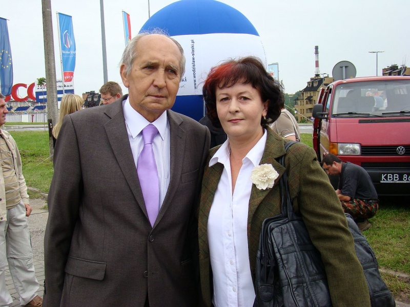 Zdjęcie w galerii na portalu naszwodzislaw.com: Z pompą otworzyli drogę wiadomości z regionu