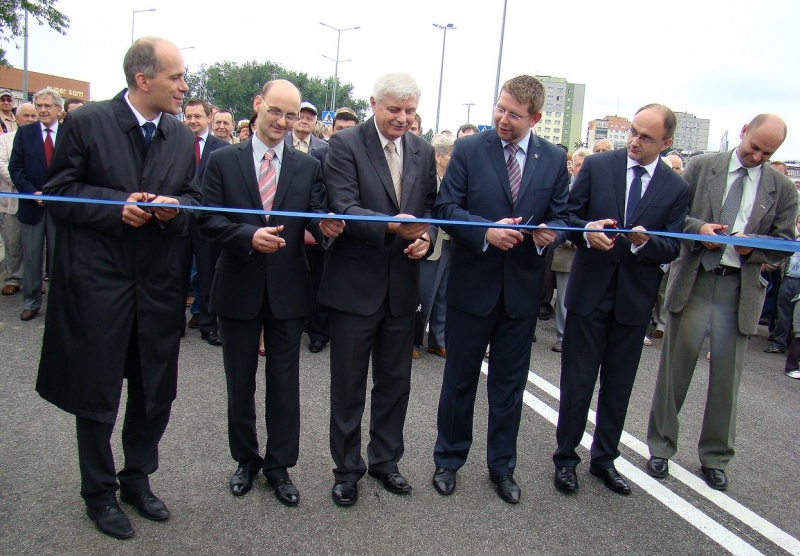 Zdjęcie w galerii na portalu naszwodzislaw.com: Z pompą otworzyli drogę wiadomości z regionu