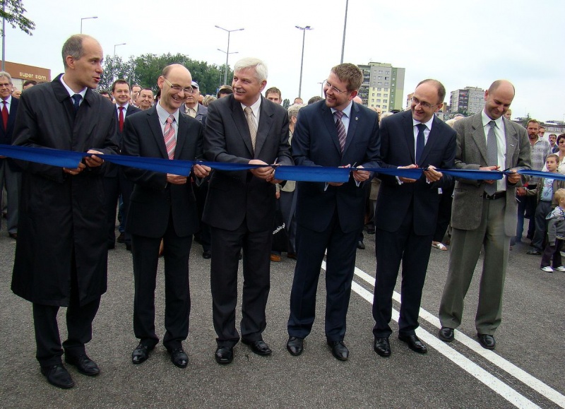 Zdjęcie w galerii na portalu naszwodzislaw.com: Z pompą otworzyli drogę wiadomości z regionu