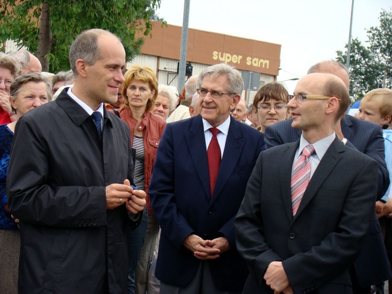 Zdjęcie w galerii na portalu naszwodzislaw.com: Z pompą otworzyli drogę wiadomości z regionu