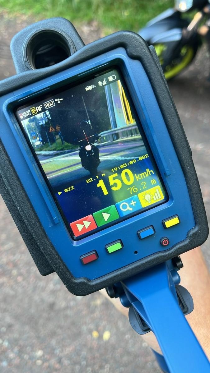 Zdjęcie w galerii na portalu naszwodzislaw.com: 150 km/h przez Skrzyszów. Motocyklista stracił prawo jazdy i dostał wysoki mandat wiadomości z regionu