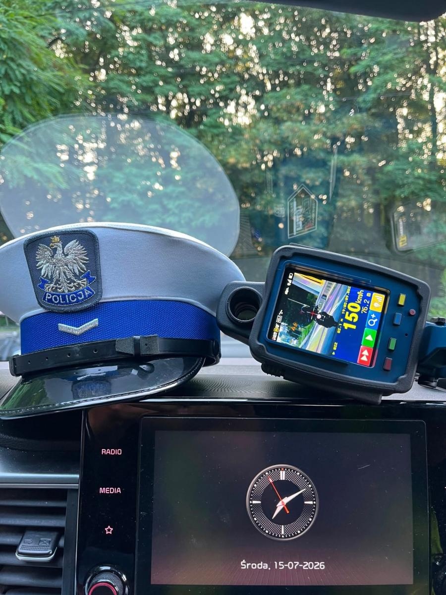 Zdjęcie w galerii na portalu naszwodzislaw.com: 150 km/h przez Skrzyszów. Motocyklista stracił prawo jazdy i dostał wysoki mandat wiadomości z regionu