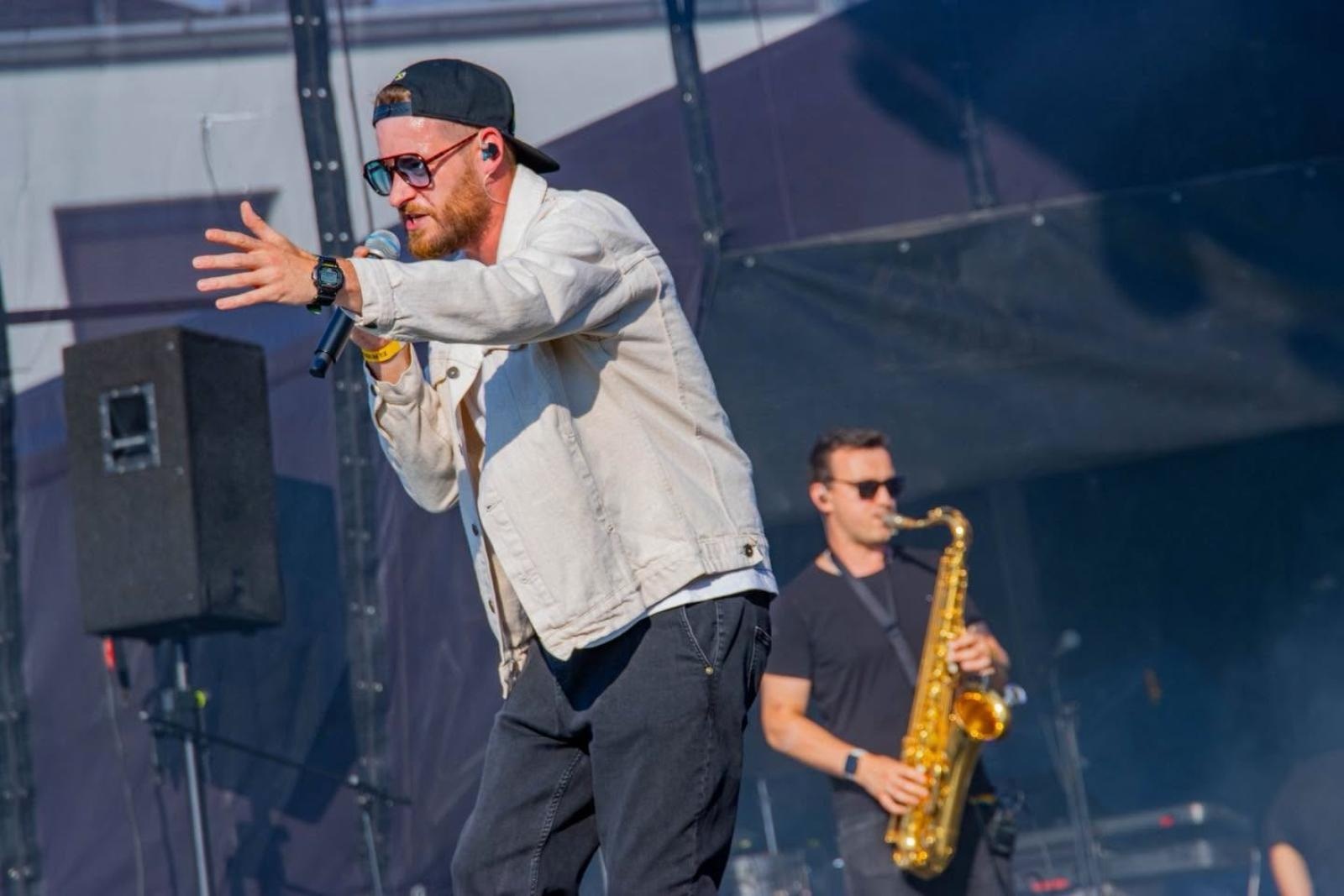 Zdjęcie w galerii na portalu naszwodzislaw.com: Reggae ponownie opanowało Wodzisław. Tysiące fanów na festiwalu Najcieplejsze Miejsce na Ziemi [FOTO] wiadomości z regionu