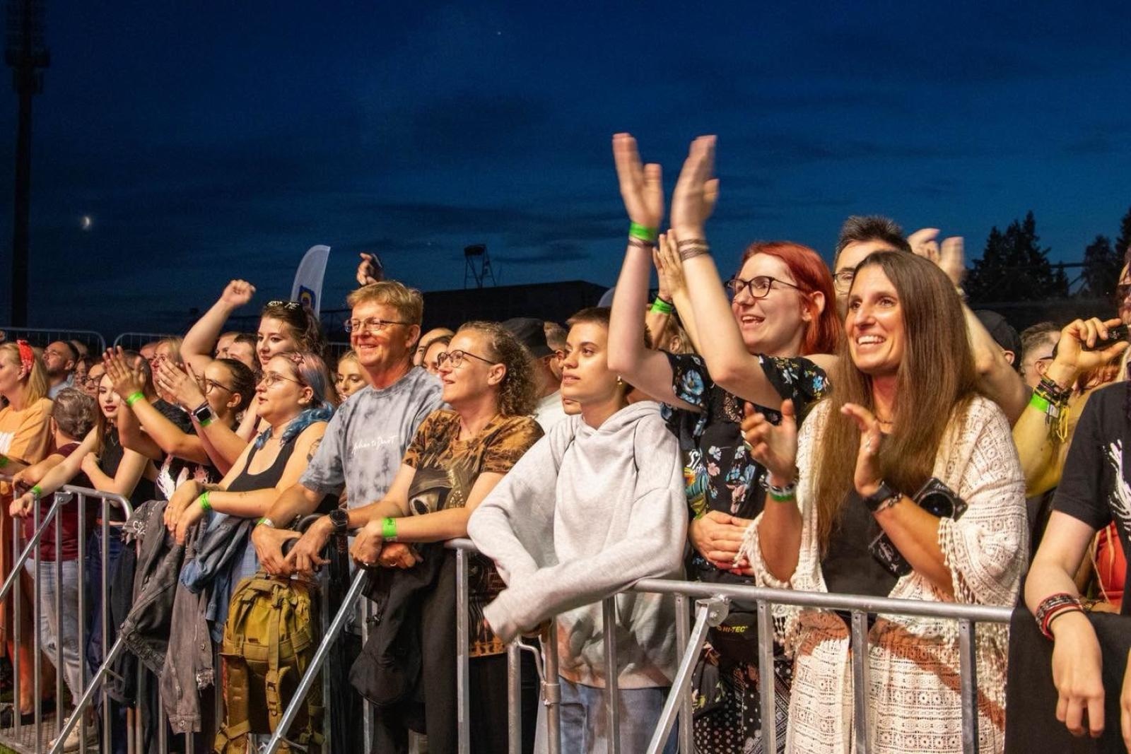 Zdjęcie w galerii na portalu naszwodzislaw.com: Reggae ponownie opanowało Wodzisław. Tysiące fanów na festiwalu Najcieplejsze Miejsce na Ziemi [FOTO] wiadomości z regionu