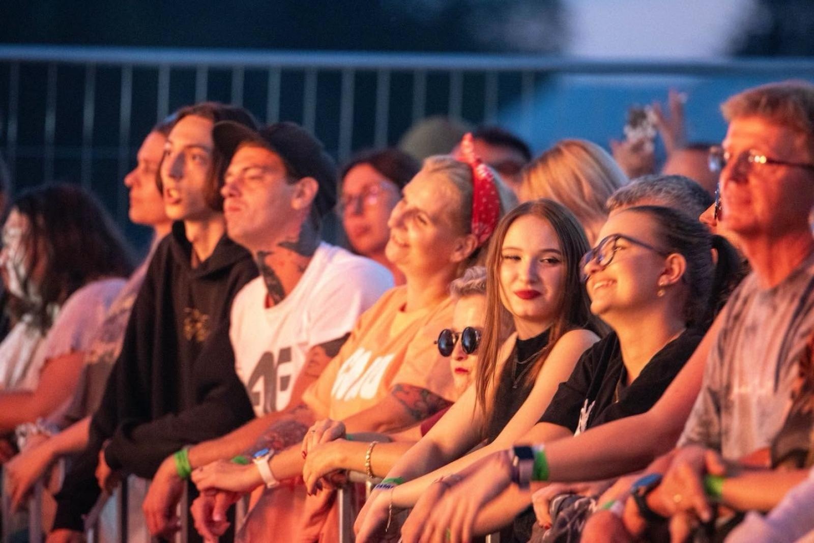 Zdjęcie w galerii na portalu naszwodzislaw.com: Reggae ponownie opanowało Wodzisław. Tysiące fanów na festiwalu Najcieplejsze Miejsce na Ziemi [FOTO] wiadomości z regionu
