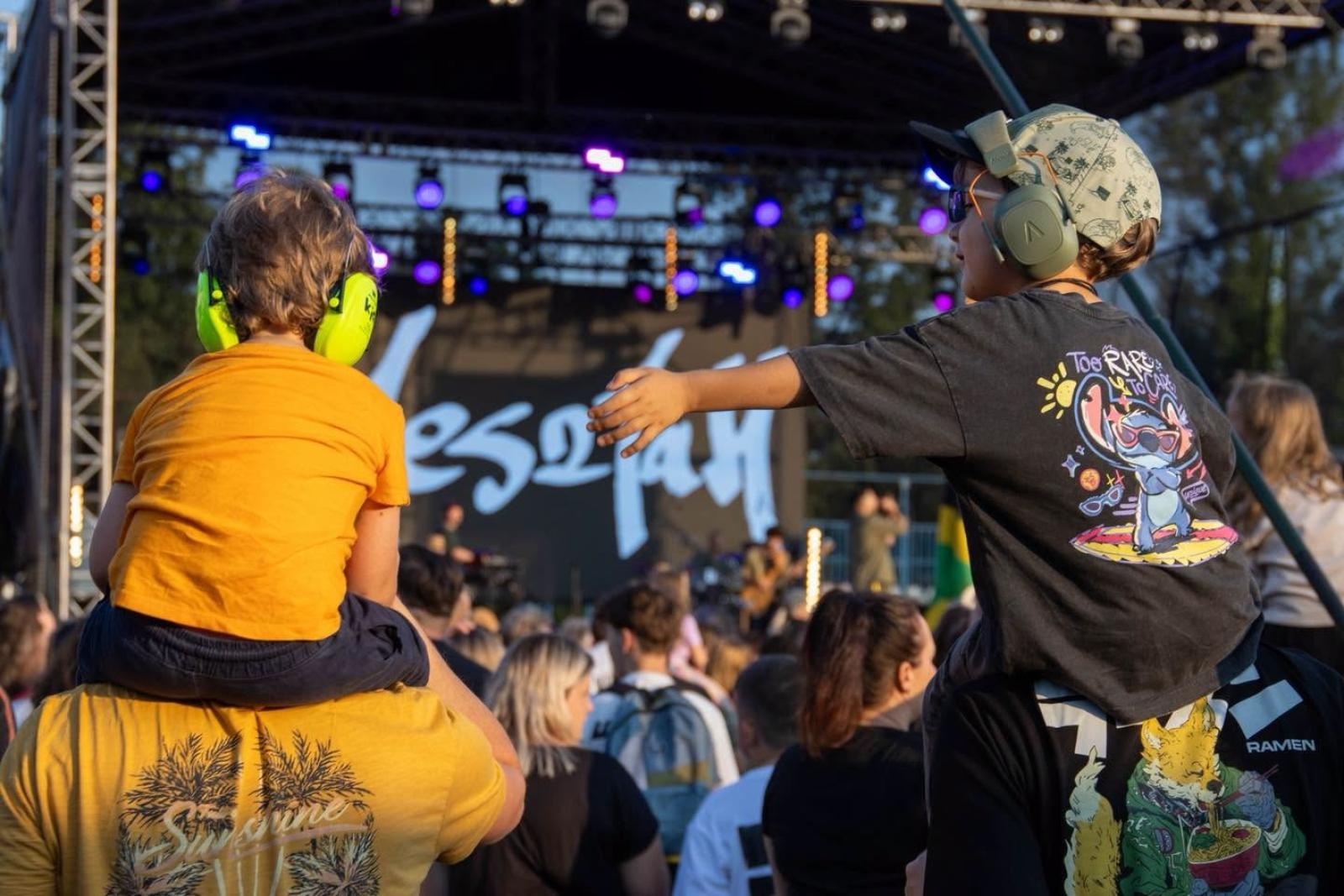 Zdjęcie w galerii na portalu naszwodzislaw.com: Reggae ponownie opanowało Wodzisław. Tysiące fanów na festiwalu Najcieplejsze Miejsce na Ziemi [FOTO] wiadomości z regionu