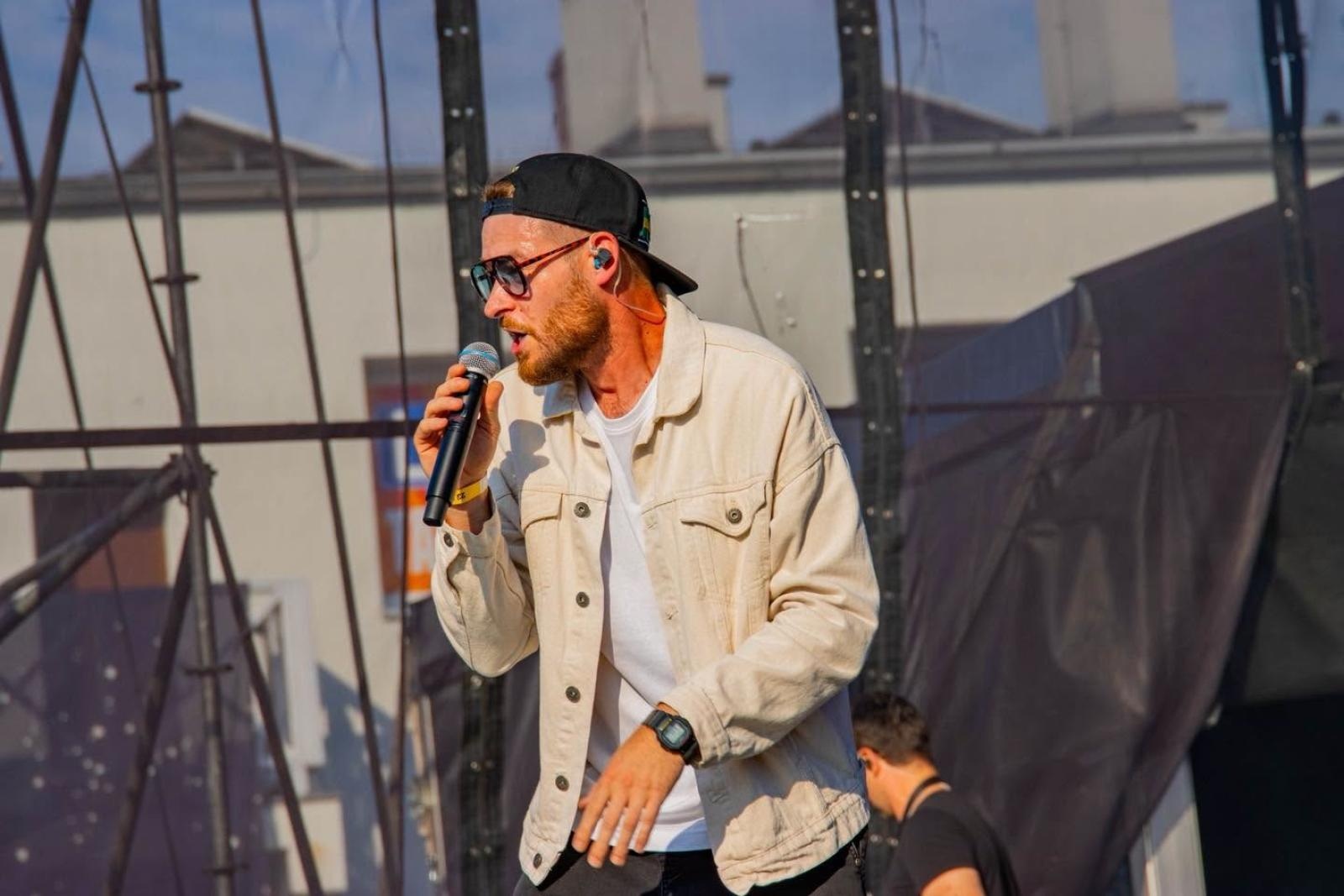 Zdjęcie w galerii na portalu naszwodzislaw.com: Reggae ponownie opanowało Wodzisław. Tysiące fanów na festiwalu Najcieplejsze Miejsce na Ziemi [FOTO] wiadomości z regionu