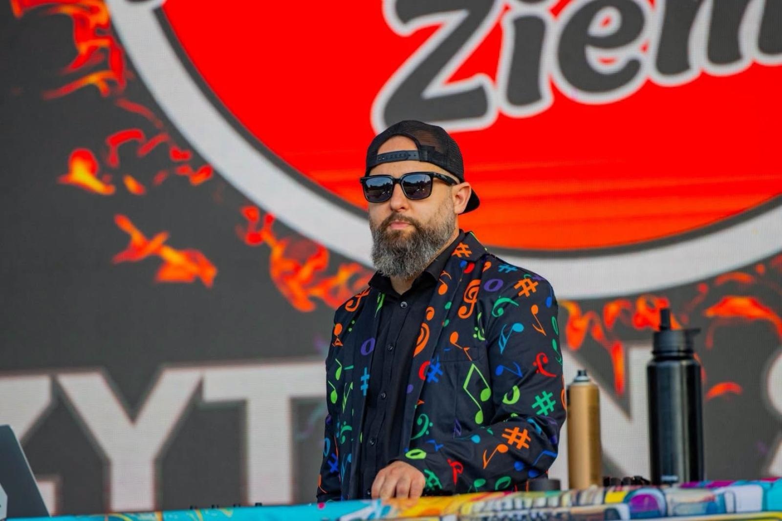 Zdjęcie w galerii na portalu naszwodzislaw.com: Reggae ponownie opanowało Wodzisław. Tysiące fanów na festiwalu Najcieplejsze Miejsce na Ziemi [FOTO] wiadomości z regionu