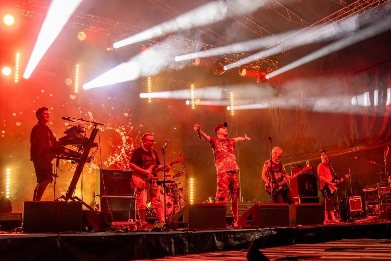 Zdjęcie w galerii na portalu naszwodzislaw.com: Reggae ponownie opanowało Wodzisław. Tysiące fanów na festiwalu Najcieplejsze Miejsce na Ziemi [FOTO] wiadomości z regionu