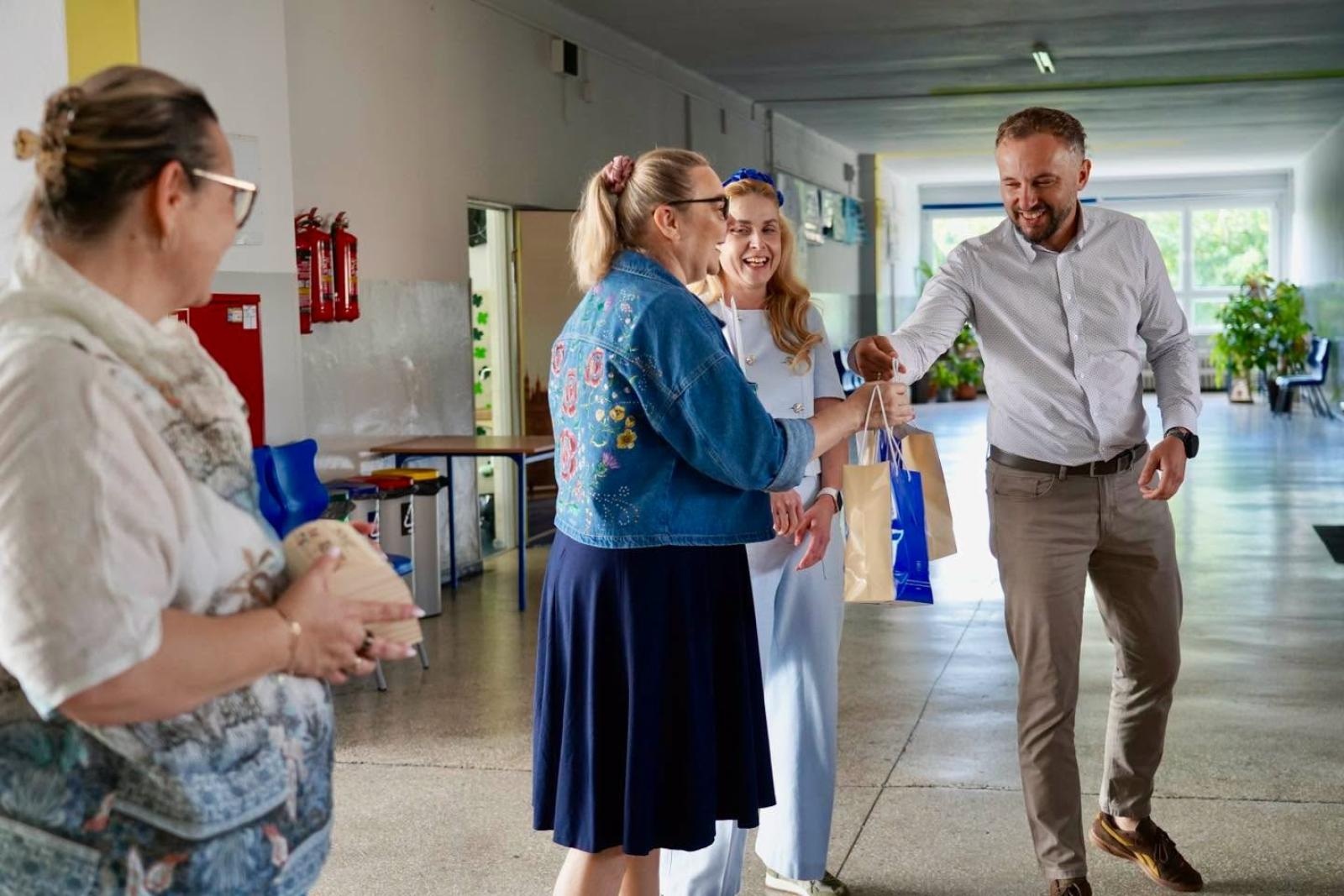 Zdjęcie w galerii na portalu naszwodzislaw.com: Wakacyjna przygoda rozpoczęta. W Rydułtowach ruszyły miejskie półkolonie dla dzieci wiadomości z regionu