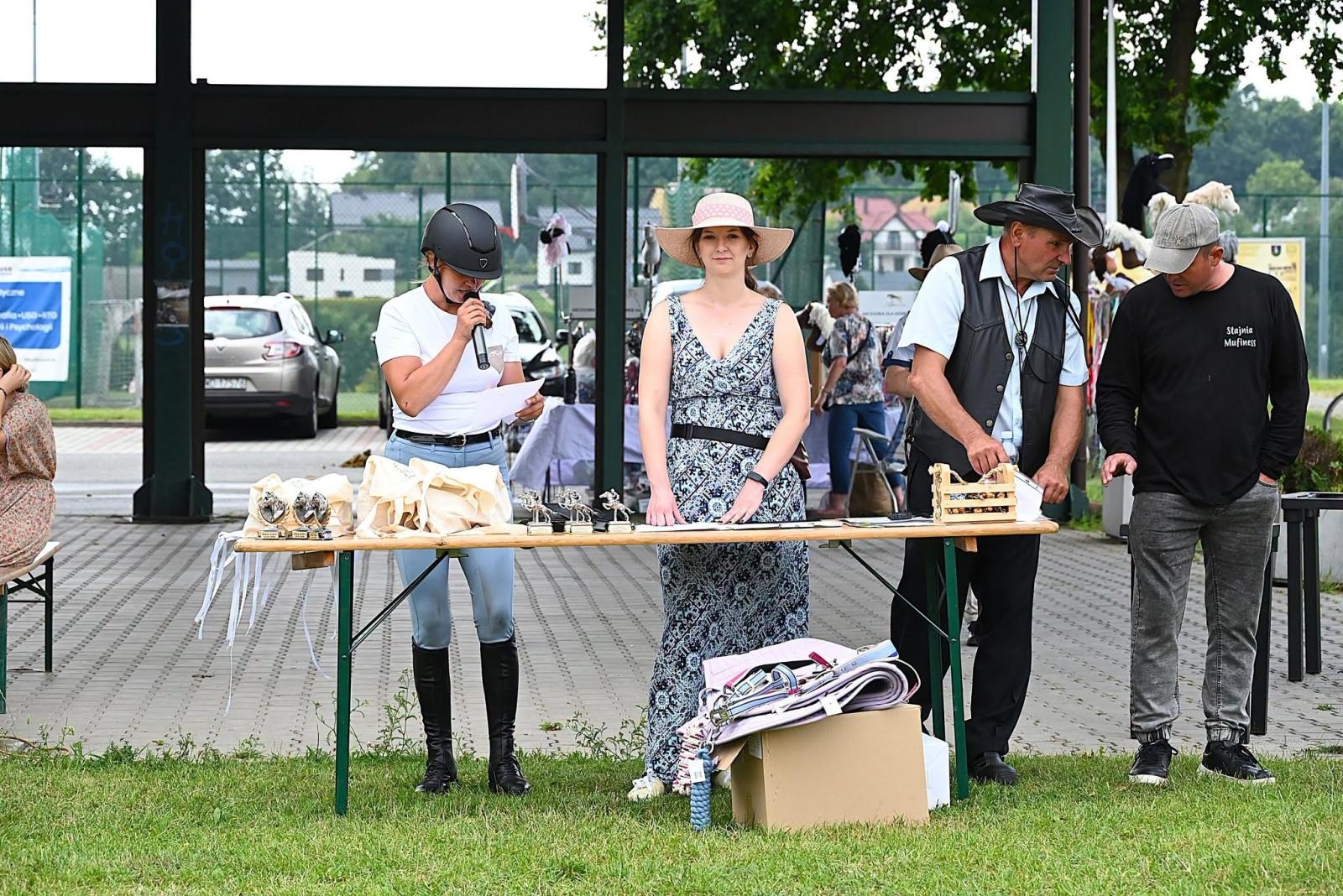 Zdjęcie w galerii na portalu naszwodzislaw.com: Nie tylko piękne, ale i niezwykle utalentowane. Konie oczarowały widzów w Krostoszowicach [FOTO] wiadomości z regionu
