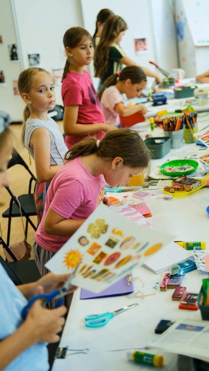 Zdjęcie w galerii na portalu naszwodzislaw.com: Dzieci stworzyły wyjątkowe wakacyjne pamiętniki. Twórcze warsztaty pełne kolorów i wyobraźni wiadomości z regionu