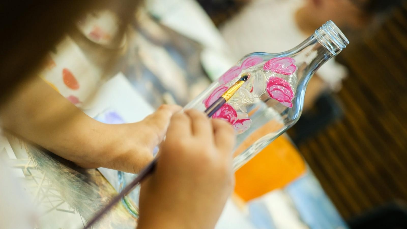 Zdjęcie w galerii na portalu naszwodzislaw.com: Dzieci stworzyły małe dzieła sztuki. Kolorowe lampiony rozświetlą letnie wieczory wiadomości z regionu