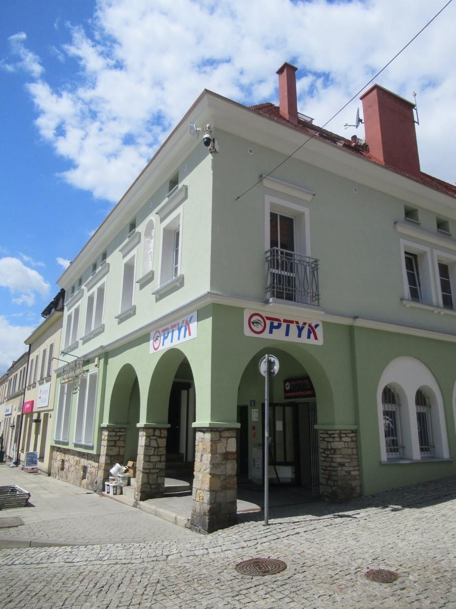 Zdjęcie w galerii na portalu naszwodzislaw.com: Wodzisławski rynek odzyskuje blask. Zabytkowe kamienice przeszły gruntowną metamorfozę wiadomości z regionu