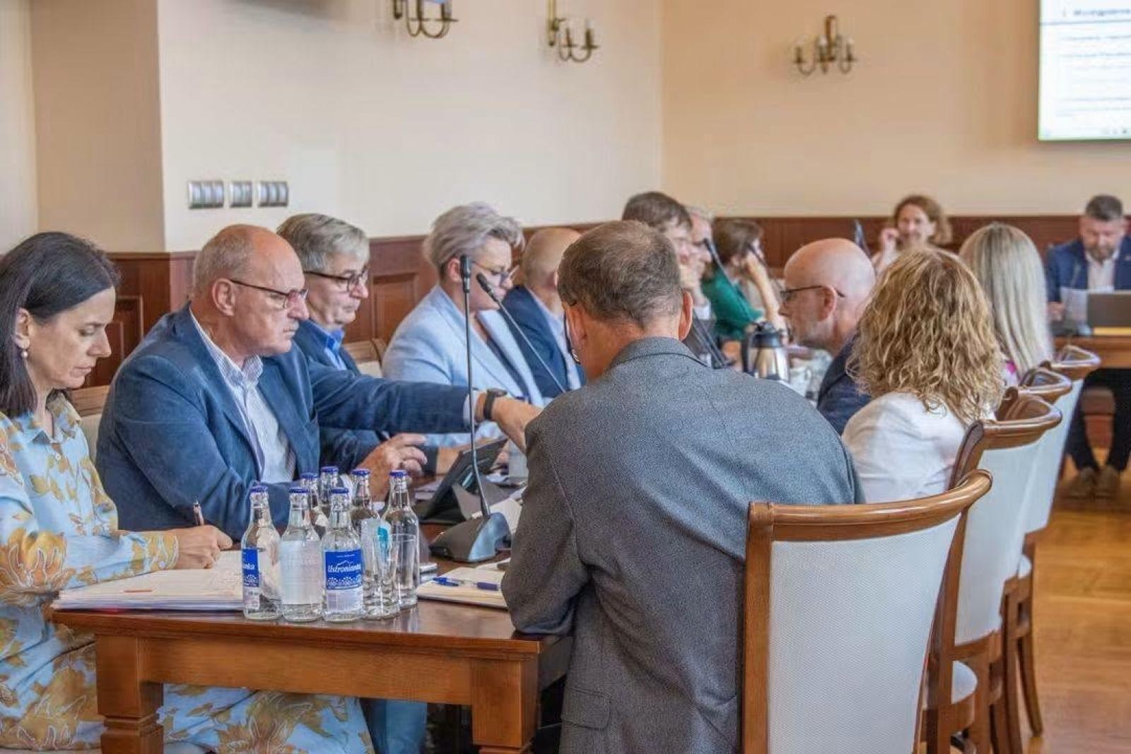 Zdjęcie w galerii na portalu naszwodzislaw.com: Nowe inwestycje, drogi i zmiany w budżecie. Co zdecydowali radni Wodzisławia Śląskiego? wiadomości z regionu