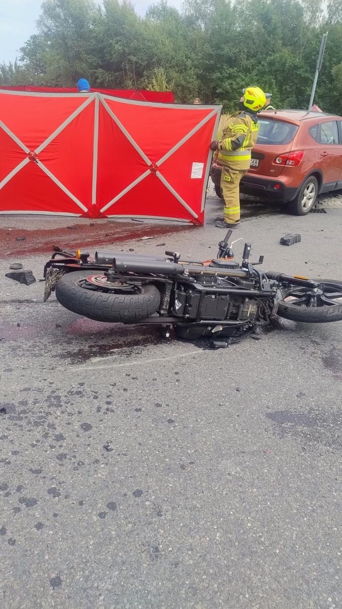 Zdjęcie w galerii na portalu naszwodzislaw.com: Tragedia w Gorzyczkach. Nie żyje 45-letni motocyklista wiadomości z regionu
