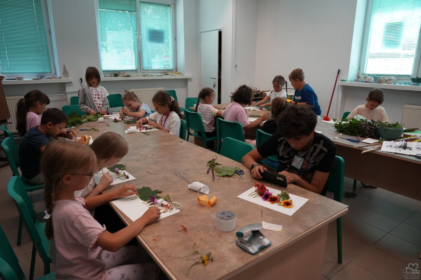Zdjęcie w galerii na portalu naszwodzislaw.com: Zamiast telefonów wybrali naturę. Pierwszy dzień półkolonii pełen przygód [FOTO] wiadomości z regionu